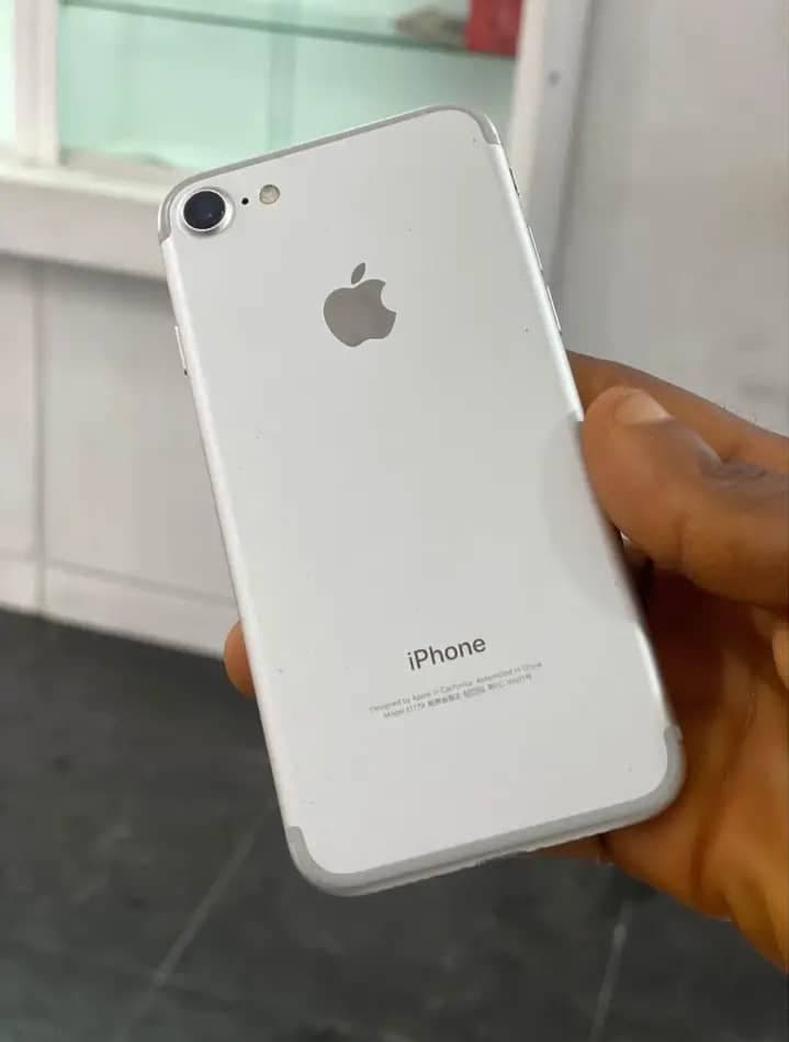iPhone 7 32GB – Jet Black, Unlocked, Excellent Condition